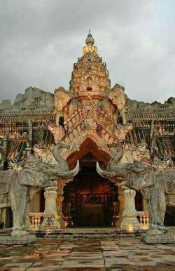 angel-kiyoss: Elephant Theatre Palace Phuket, Thailand.