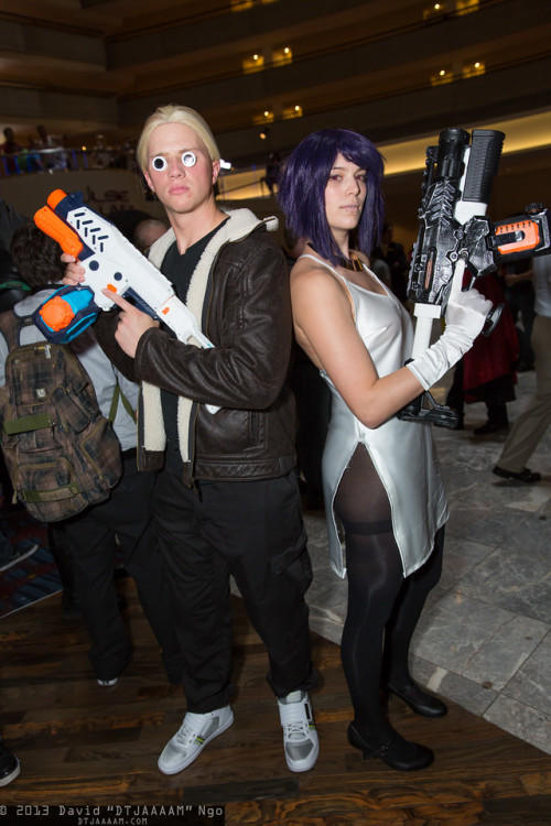 A Motoko cosplayer wearing black thighband pantyhose. Photo by David Ngo.