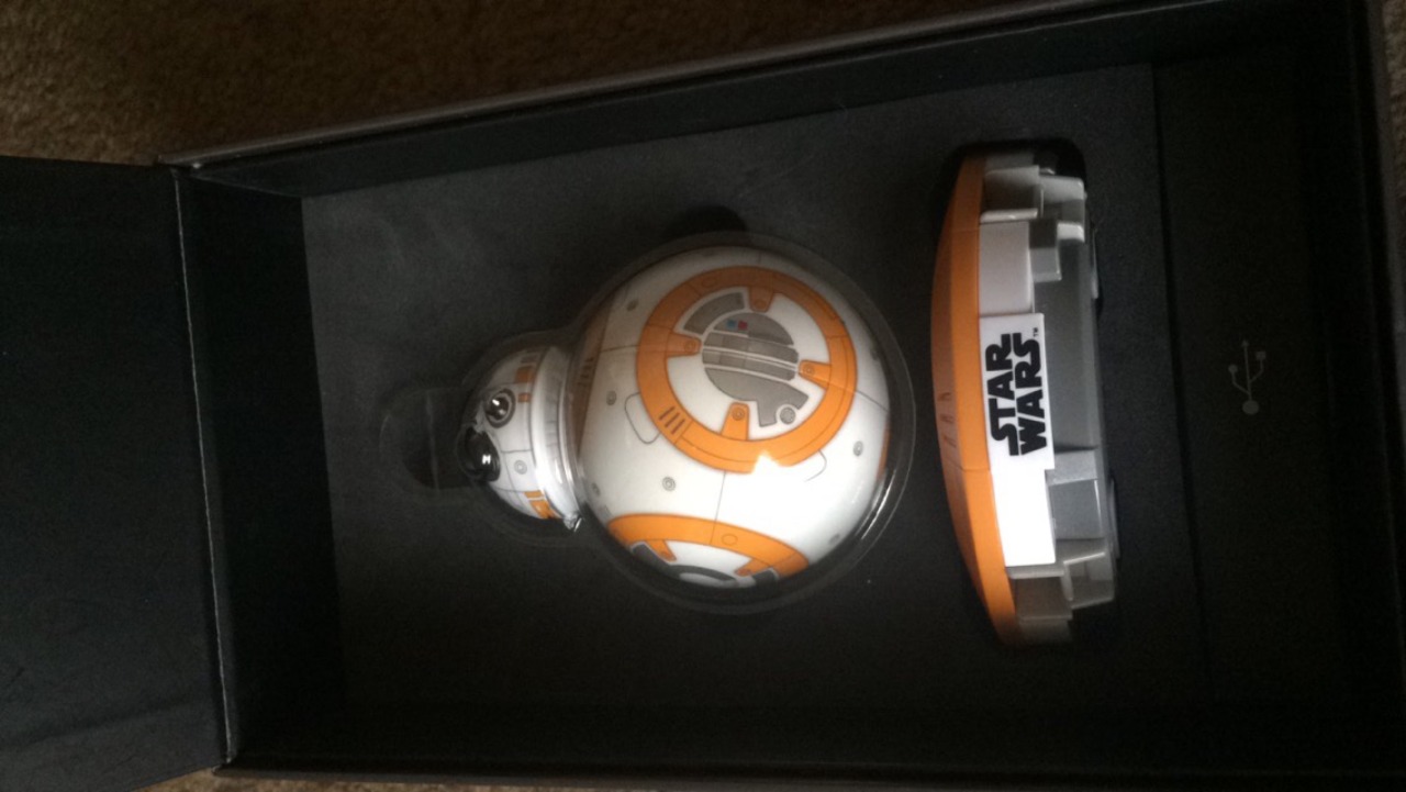 poesexual-finn:  GIVEAWAY Hey guys! This past Christmas I received two of these bb-8
