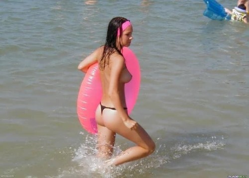 http://activegirls.tumblr.com/post/125648297863