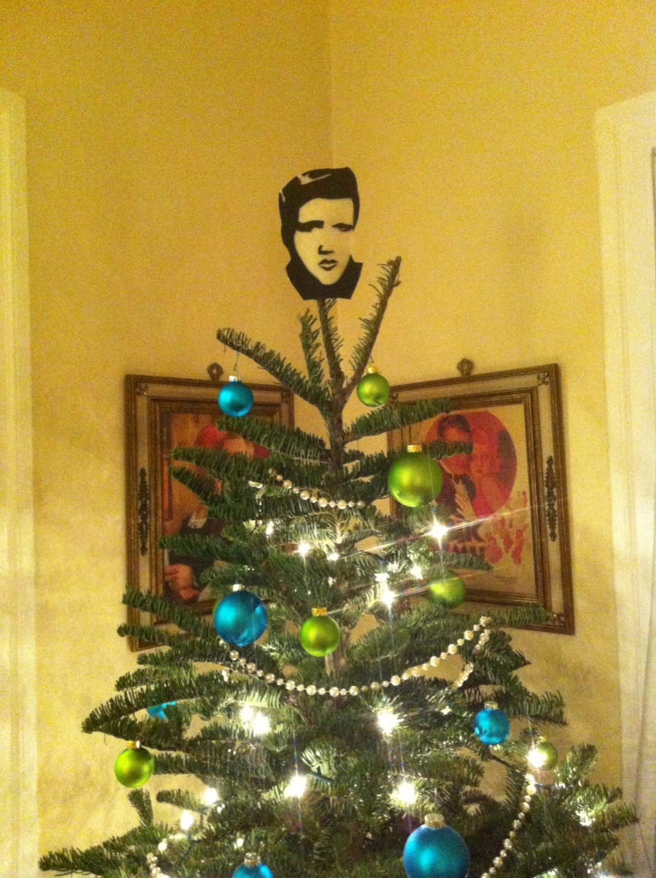 theoddjacket:  I realized that I didn’t have a tree topper, so I decided to make