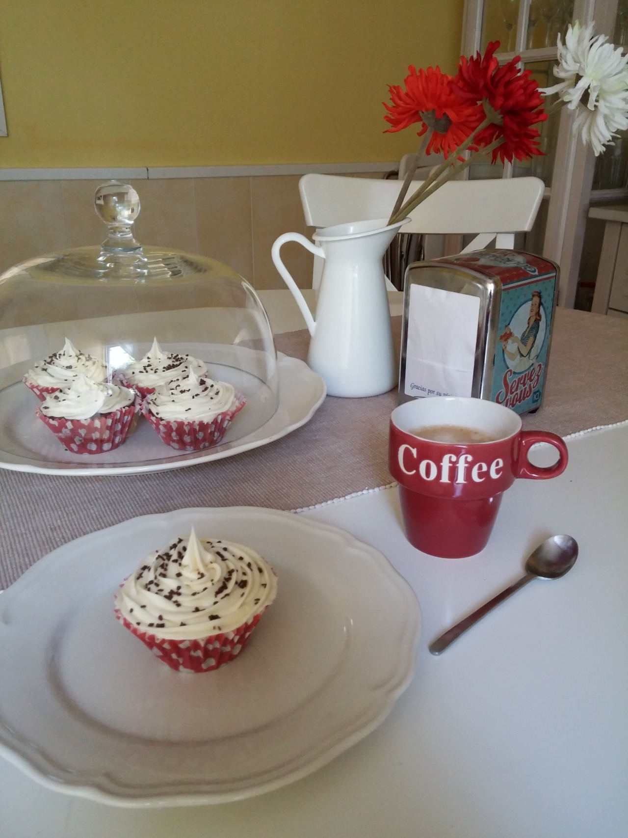 laurabfernandez:  Red velvet cupcakes! I baked these lovelies and would like to dedicate