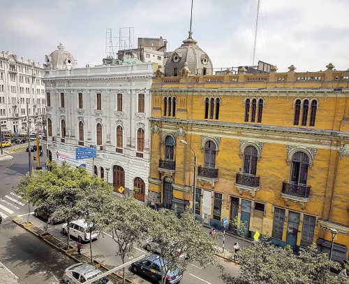 Conjunto de edificaciones de inicios del siglo XX en la cuadra 4 de la avenida Nicolás de Piérola, 