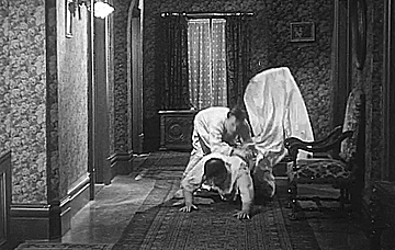 an-unconventional-lady:  Stan and Ollie are chased by a “spook” in The Laurel-Hardy