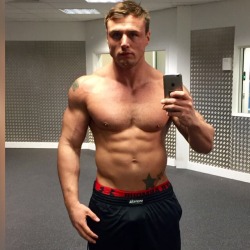 brentwalker092:  snap-exposed:Former marine and gay pornstar. But straight Obviously :)