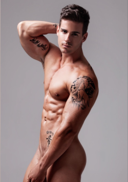 elispiritweaver:  Hot Dudes: http://elispiritweaver.tumblr.com