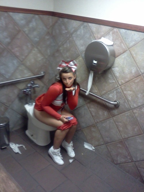 TOILET PEE