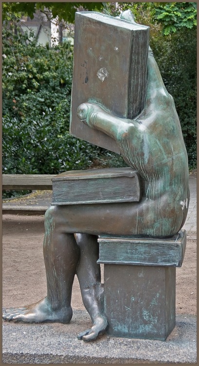 “Der Buchhändler” [The Book Seller, literally: “somebody who handles books”] on the Ludwig-Metzger-Platz in Darmstadt, Germany. Sculpture by Michael Schwarze, photograph by Neil Gallop. via http://ift.tt/1lYAUOV