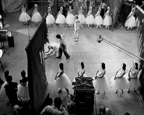 strangewood:   Behind the scenes of Powell &amp; Pressburger’s The Red Shoes.