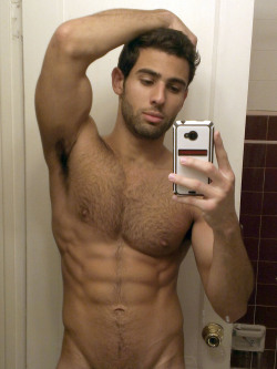jockdays:  Active porn blog! I check out ALL new followers :)  The perfect body!!!!