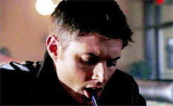 martyrdeans:  dean smiling in season one   (◠△◠✿)  