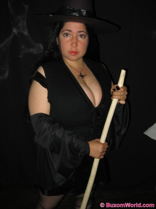 deutschergirls:  For more Diana visit my blog http://deutschergirls.tumblr.com  You can also submit your tits 
