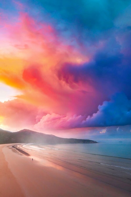 j-k-i-ng:“Clouded In Color“ by | Tom Noske@hypno-sandwich