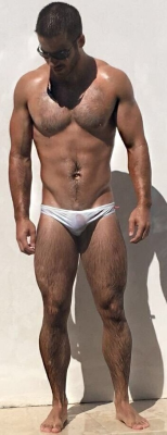 lustingforbulge: Wet speedo.   Yum 😍