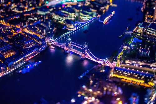 bobbycaputo:Aerial Photographs of London Glowing at NightAfter photographing a number of US cities a