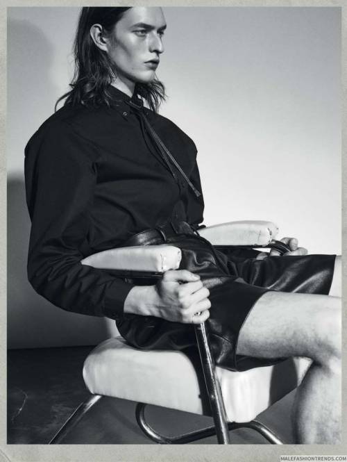 ESSENTIAL HOMME&ldquo;After Party&rdquo; feat. Erik Kettschick y Léopold Conil by Nicolas Valois wi