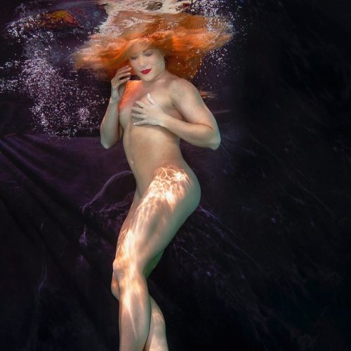 We did some great figure studies underwater the other day and this is one of my favorites of @bexlaw