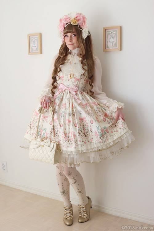 Sweetie Chandelier for an OTT MeetupCrown: Baby, the Stars Shine BrightOthers: Angelic Pretty