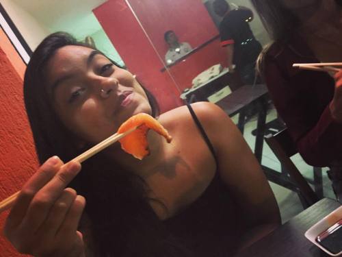 Quem aprendeu a comer sem a liguinha? Isso adult photos