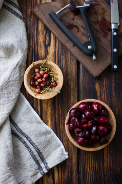 sweetoothgirl:  Chocolate Cherry Skillet Blondie + Vanilla Bourbon Frozen Yogurt {Gluten-Free}  