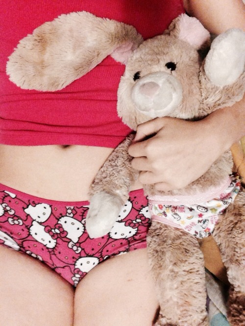 thatcutenymphet:  radiantbabygirl:  likedaddylikedaughter:  thatcutenymphet:  Cupcake and I both have hello kitty panties c:  This capture is so ridiculously adorable and cutes, amana literally die :o -LittleGirl♡   So cute!!!! Want these panties! 