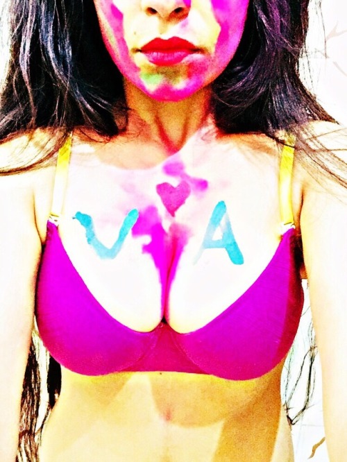 varunanchal: Happy Holi guys! My Life is full beauty and colourfulness!