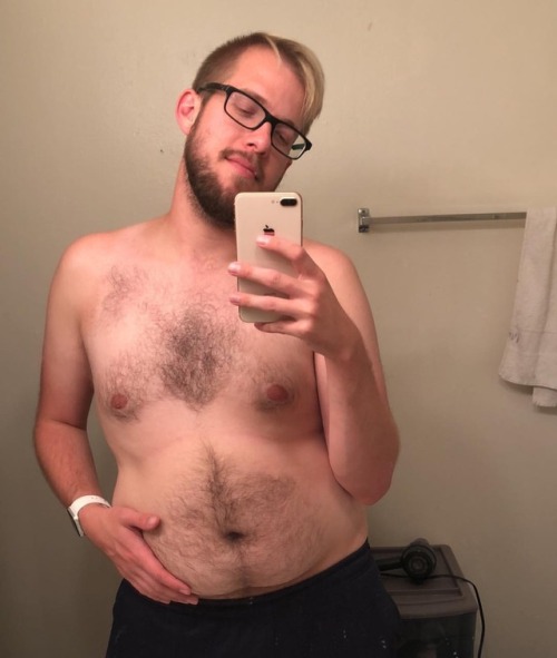 I love my body, in case y’all weren’t aware #bodypositive #gay #gaycub