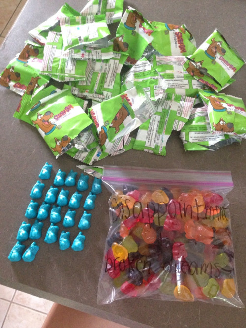ausonia:  The correct way of eating Scooby Doo fruit snacks 