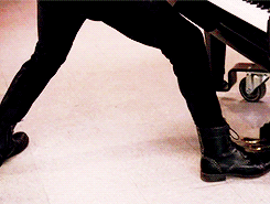 sophisticatedloserchick:favorite glee character meme » five outfits (3/5)