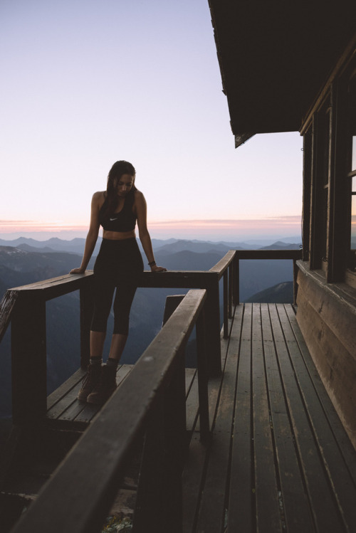 Hiking around Mount Rainier at Twilight with Katie || IG: BToneVibes