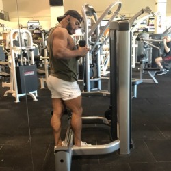 oooc30:Gym selfie #legday (at LA Fitness