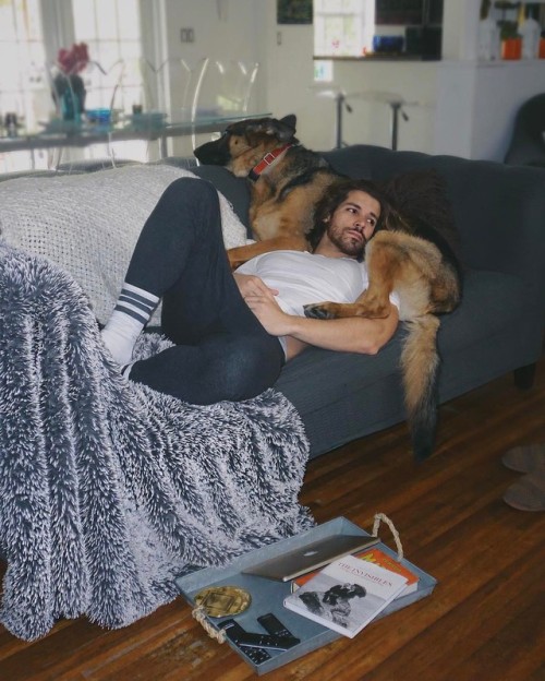 ijulian89:  sunday sloths • in the mood for a good series|movie 📺 any suggestions?  (at Shorecrest (Miami))