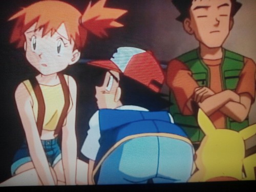 ashketchumlover:  I was rewatching pokemon on netflix when i found this!!! Why i didn’t notice it when i was a kid? jajaja My Ashyboy big butt on the episode “scare in the air”. 😋😋😋😋😋😋😋😋😋  By the way! I take that pics