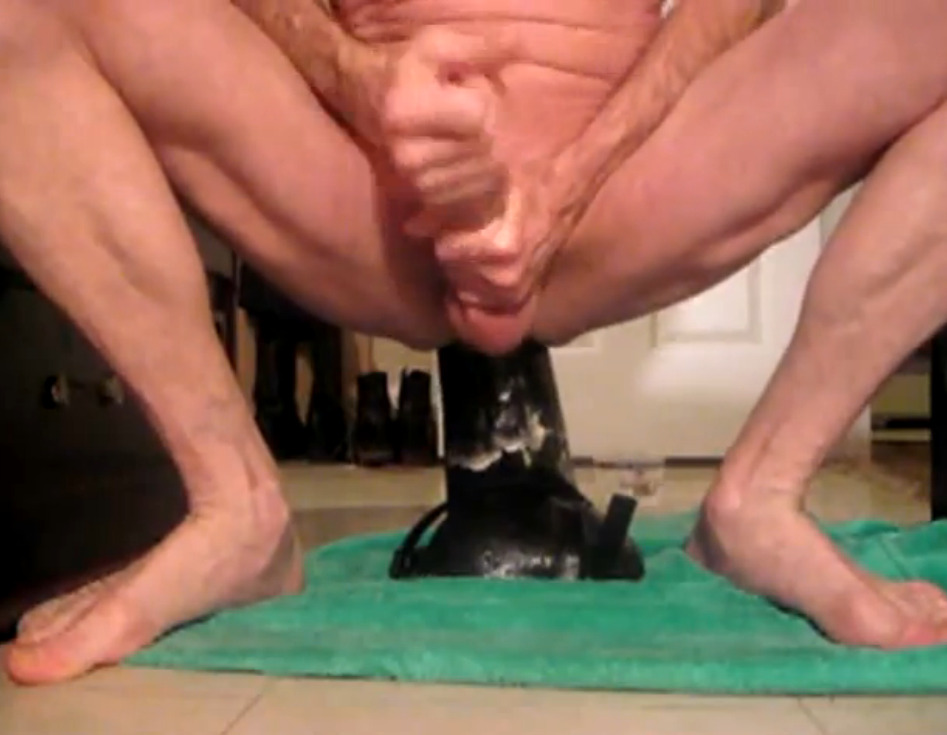 cumversatile:  time for some huge, heavy-duty toys - it’s tool time !  More mantoys