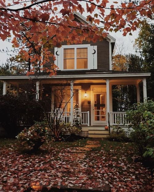 breathing-in-autumn-air:Halloween vibes.