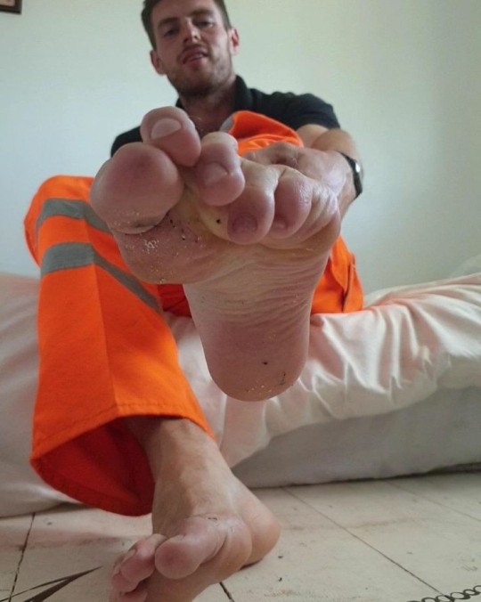 barefeetandballcaps:So dude comes out to check the service line and says, &ldquo;Looks