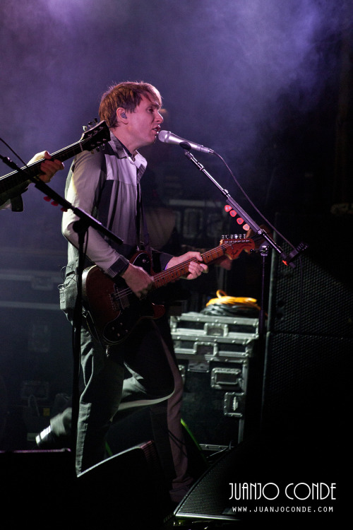 franzyfrenzy:  Alex Kapranos at Paredes de Coura Festival, Portugal 21.08.14 by Juanjo Conde  