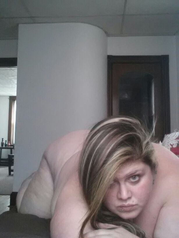 fortheloveoftummy:  mybigfattyfunland:  Tiffany from Lancaster pa @yougnyoshi  Digging