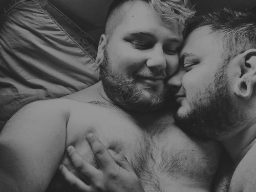 baeconcub:  Cuddly morning in bed with my best friend are so amazing. @baeconbear