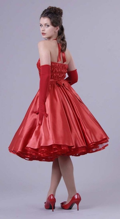 style-elegance-sophistication: Elegant duchess in red