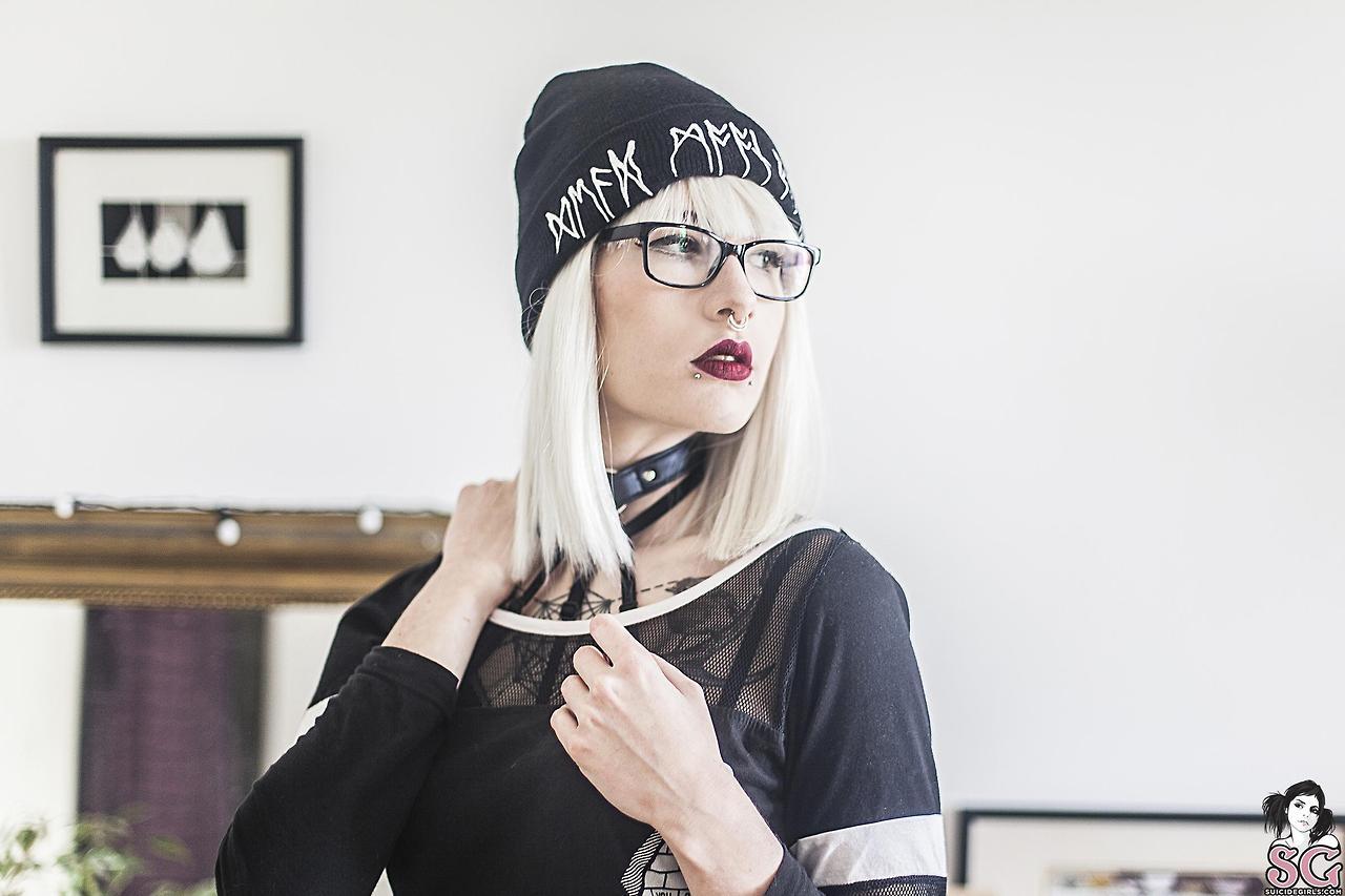 weshouldgooutsidesgfan:  Skydot - Paris of LoveHopeful Set (06/07/17)