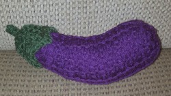 oceaniccunt:I just knit an eggplant emoji