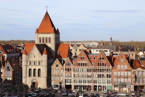 The Church of Saint Quentin, Tournai (Belgium).It contains two Late Gothic wooden sculptures depicti