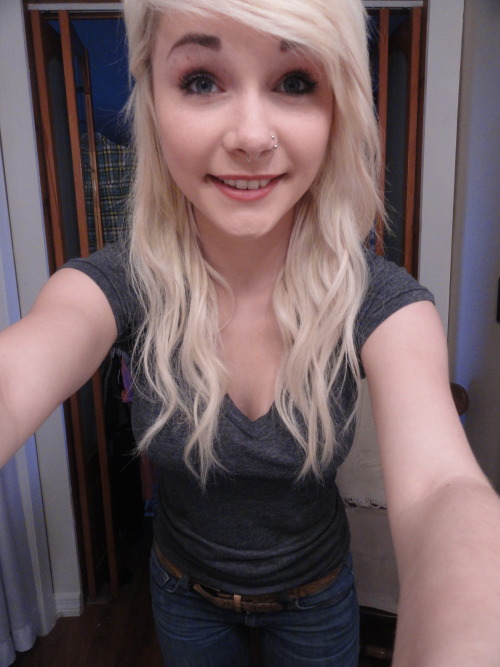 enrapturex: Hi, I’m Elise and I’m really awkward.
