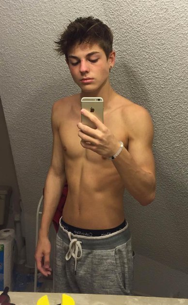Jake the small twink was tired of his body. When he found the app called muzclgrwr he was excited to
