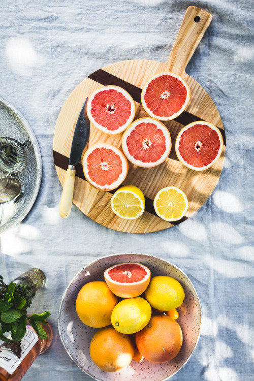 foodffs: sparkling grapefruit, elderflower &amp; rosé vodka cocktail Really nice recipes.
