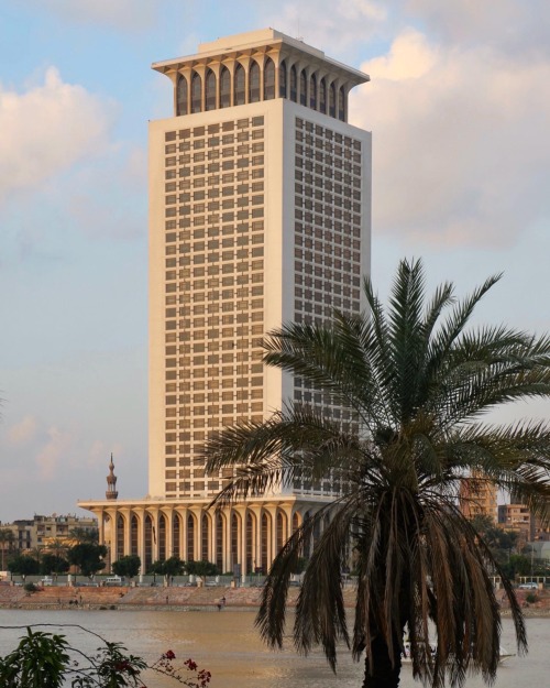Along central Cairo’s Nile Corniche stands the crisp grandeur of another enormous state institution: