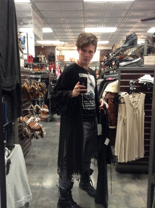 dog-of-ulthar:sparklesmaug:dog-of-ulthar:grainy mirror selfies of things I found at Uptown Cheapskat