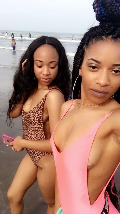 Sex bangbitch:  Twinning👭💖 pictures