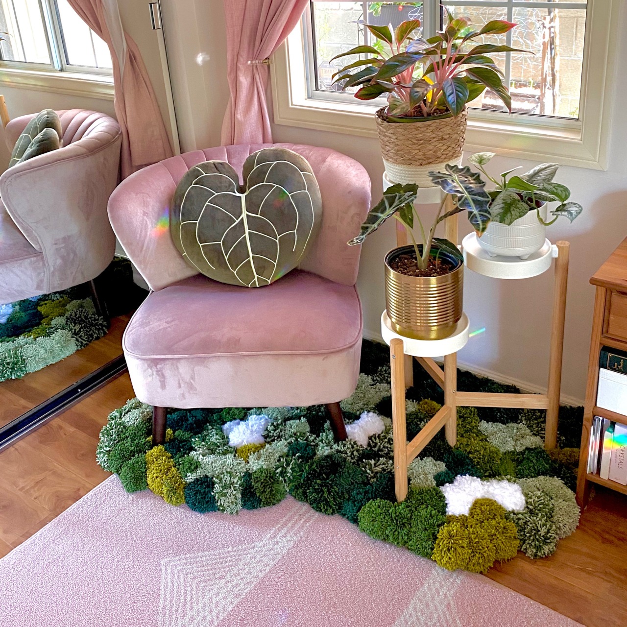 pidgie-core:-🌿🧶 There she is my pride and joy!!!! I started working on this rug in the beginning of May, and it feels so wonderful to have finally finished!!! It’s been exhausting but so rewarding to have the moss rug of my dreams at last c: 🧶🌿-